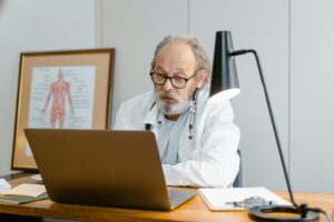 A telemedicina no acesso a especialidades médicas